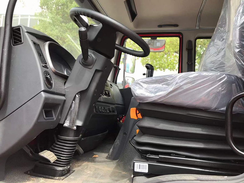 國(guó)六東風(fēng)錦程小三軸平板運(yùn)輸車