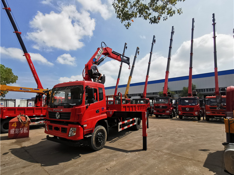 東風(fēng)單橋折臂12噸隨車(chē)吊