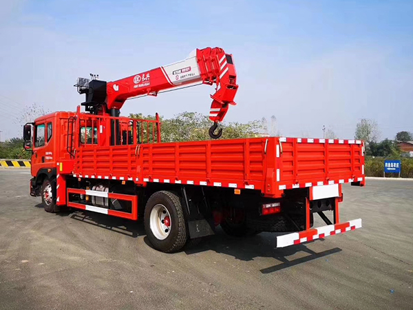 東風多利卡D9國六玉柴200馬力隨車吊專用底盤