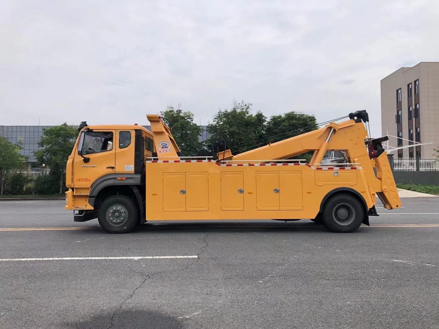 重汽豪瀚6000單橋13噸拖吊聯(lián)體